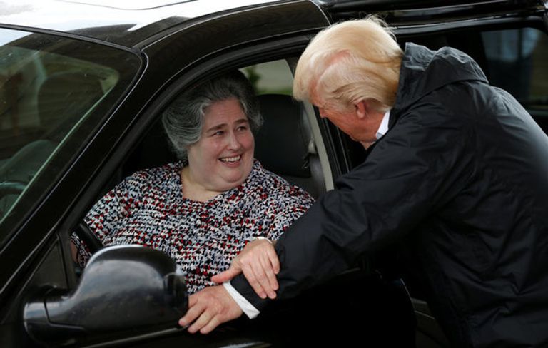 عمليات إزالة آثار الإعصار في تكساس (رويترز)