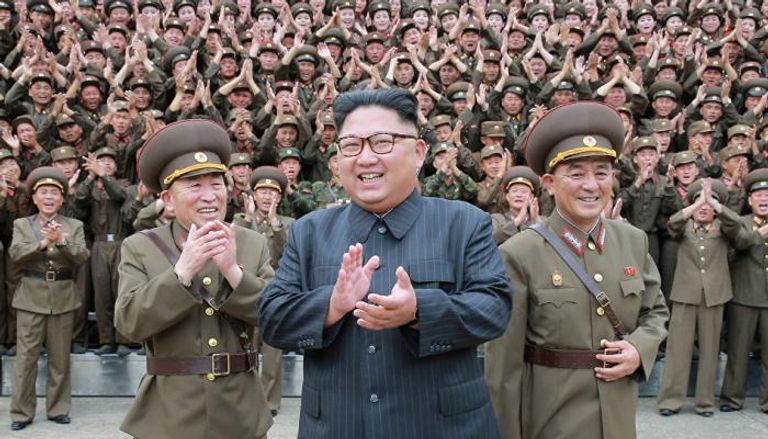 رئيس كوريا الشمالية وسط الجيش (أرشيف)