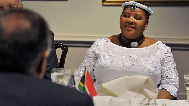 أبرز 10 سيدات في العالم تقلدن منصب وزير الدفاع