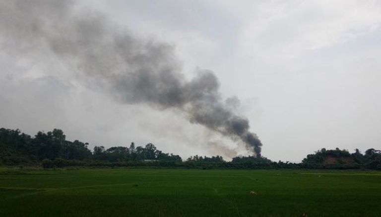 دخان كثيف يتصاعد قرب الحدود بين ميانمار وبنجلادش - رويترز