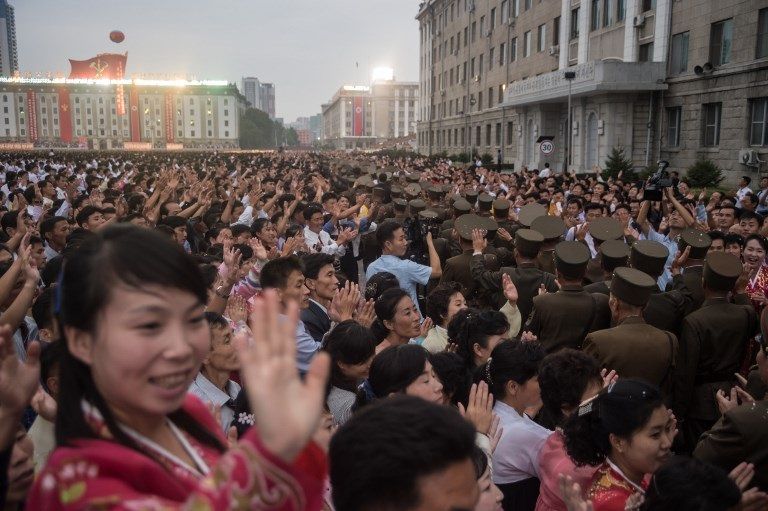 سماء بيونج يانج تلونت بألوان بهيجة خلال الاحتفال