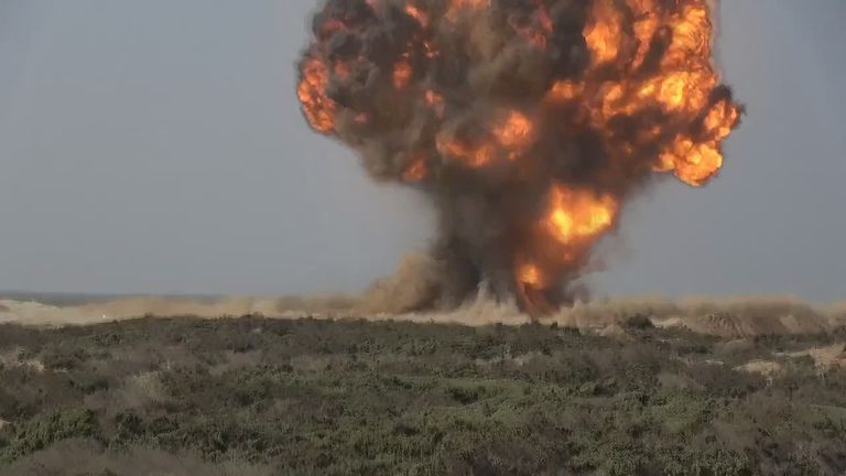 عملية تطهير ألغام في ميدي باليمن