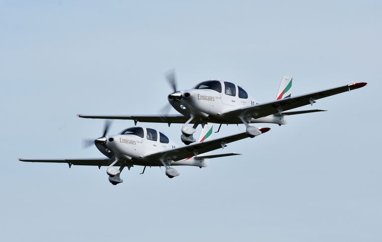 طائرتا تدريب طراز "سيروس SR22 G6"