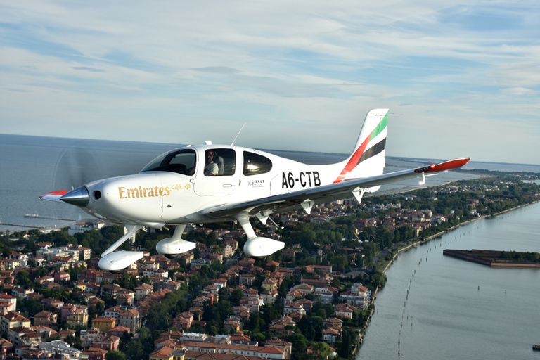 طائرتا تدريب طراز "سيروس SR22 G6"