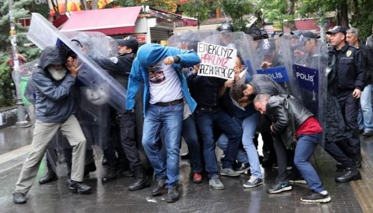الشرطة تفض مظاهرة معارضة لأردوغان (أ.ف.ب)