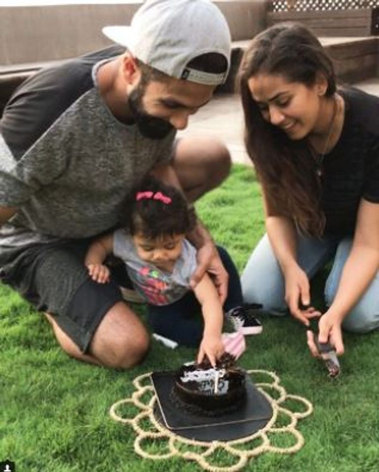 شاهد كابور ينشر صورا من عيد ميلاد زوجته