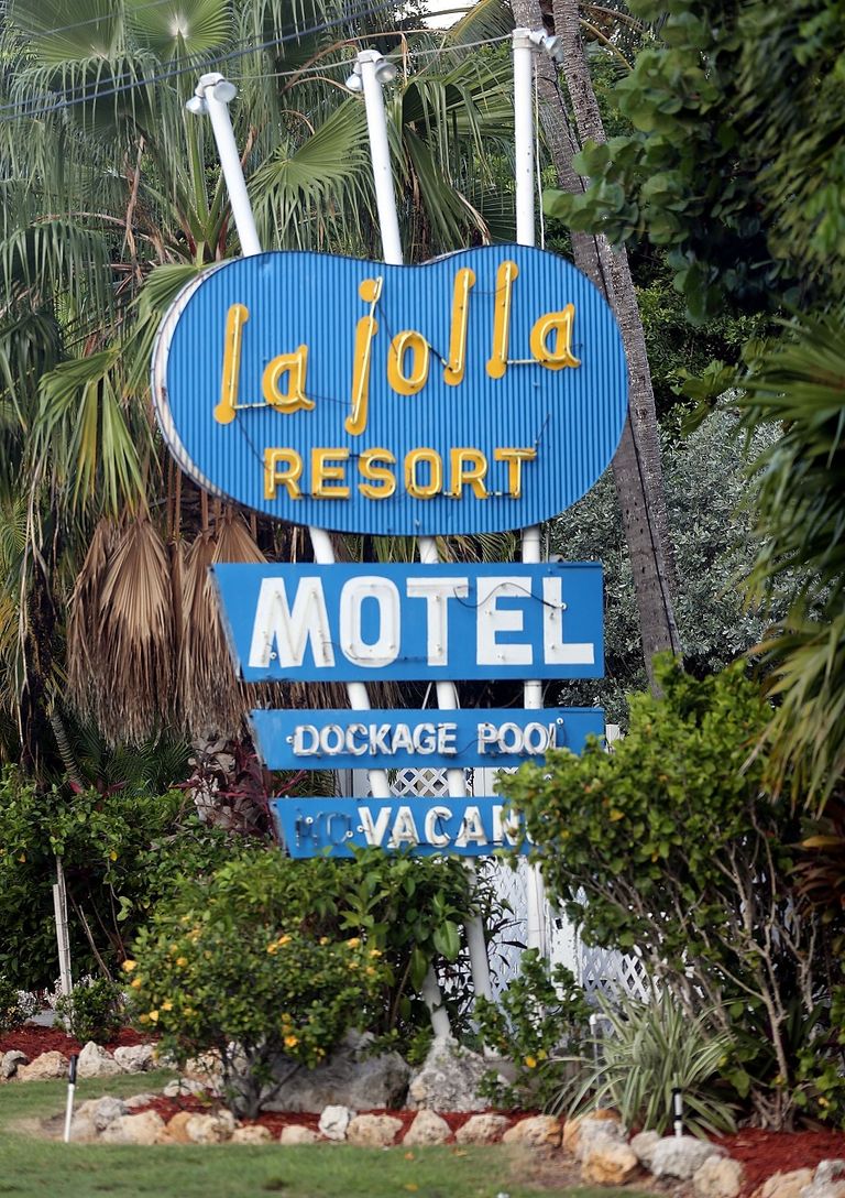 جانب من آثار إعصار إرما