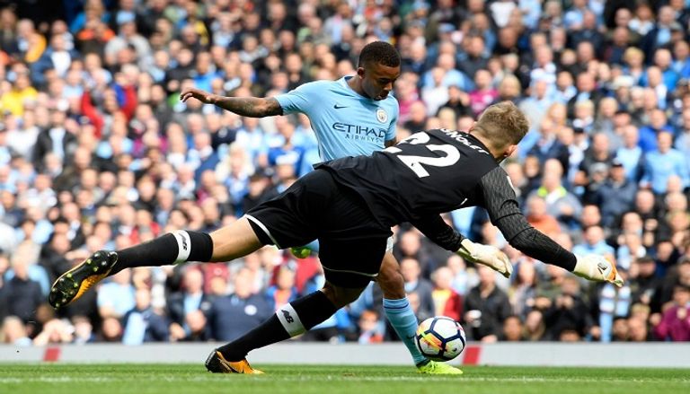 لاعبو السيتي يحتفلون