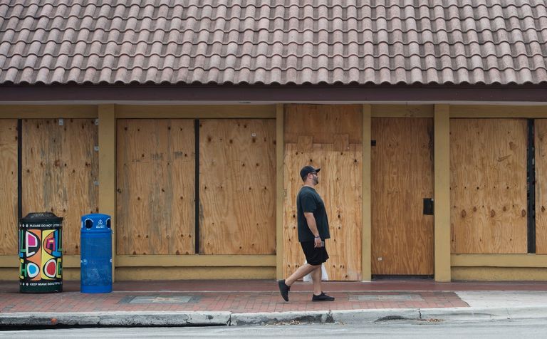 إرما يحول منازل فلوريدا إلى توابيت خشبية