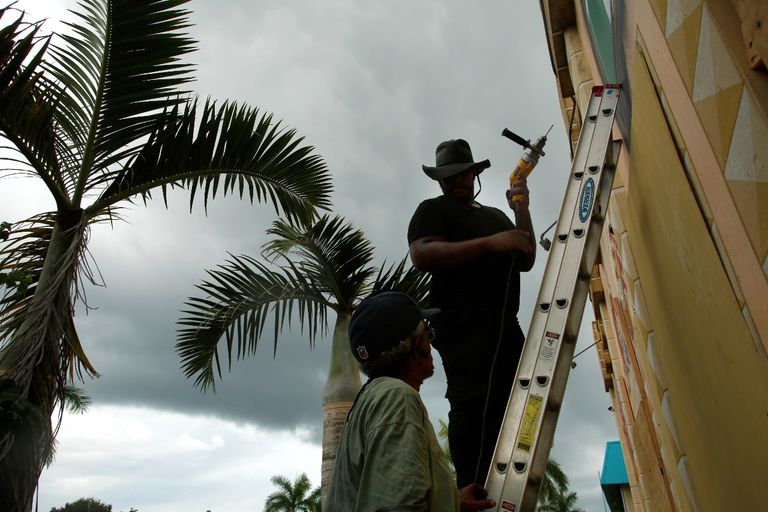 إرما يحول منازل فلوريدا إلى توابيت خشبية