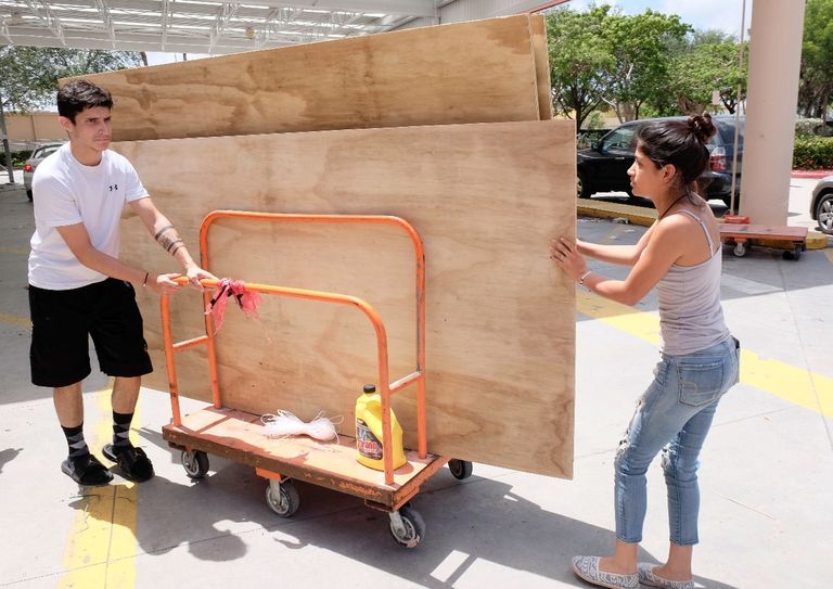 إرما يحول منازل فلوريدا إلى توابيت خشبية