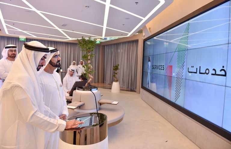 الشيخ محمد بن راشد يطلق مركز خدمات 1