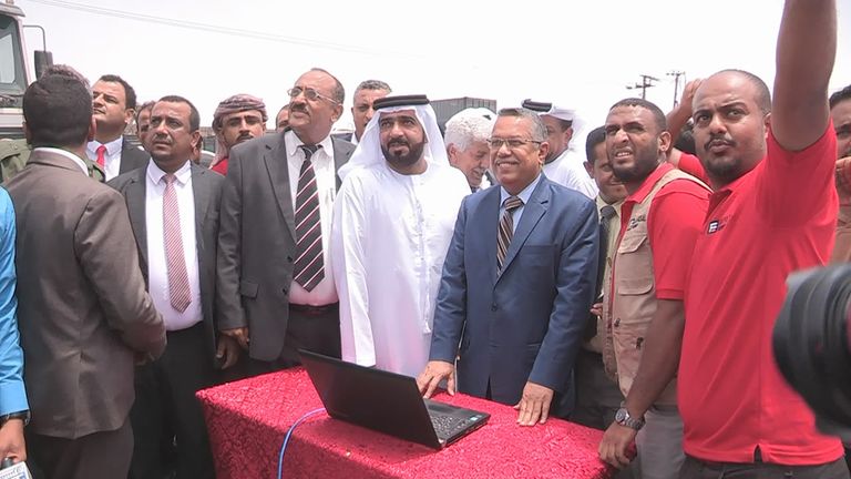 بن دغر يفتتح محطة الكهرباء