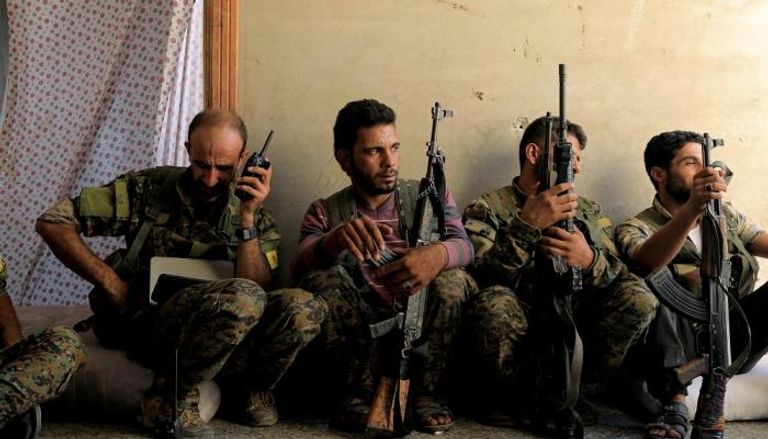 مقاتلون من قوات سوريا الديمقراطية