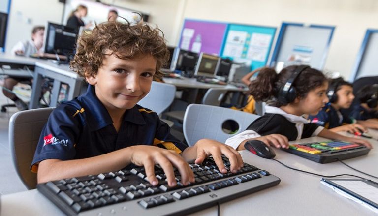 العام الدراسي الجديد يبدأ في الإمارات 