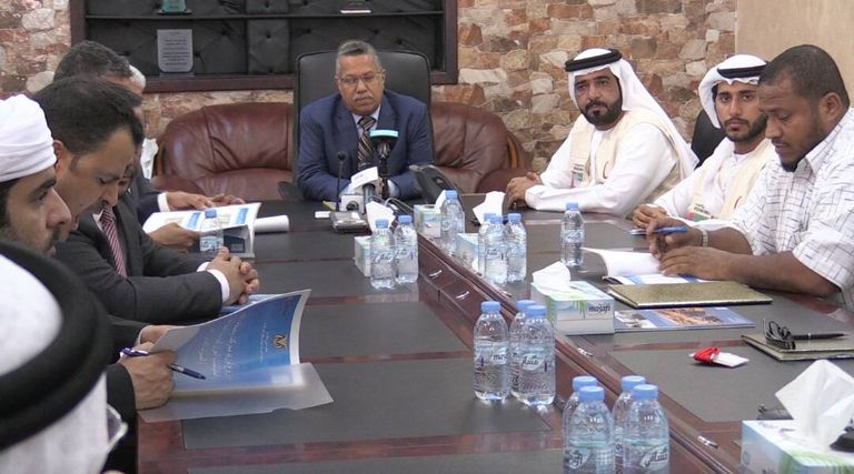 الهلال الأحمر الإماراتي يدعم الصرف الصحي بعدن 