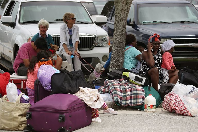 سكان فلوريدا يهربون من إعصار "إرما"- أ.ف.ب