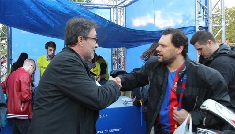 المعارضة تستغل "ديربي كتالونيا" لسحب الثقة من رئيس البارسا