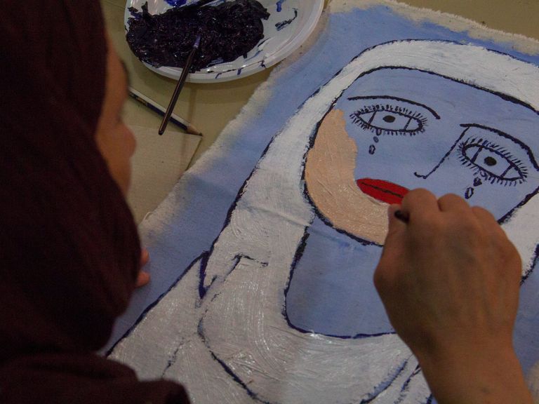 جميع اللوحات تعكس شعور الإيزيديات بأن داعش لم يكسرهن