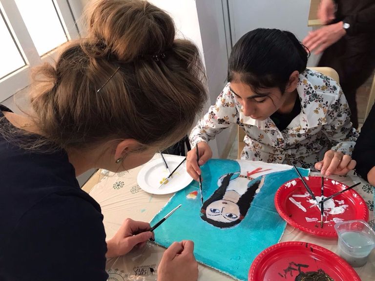 جميع اللوحات تعكس شعور الإيزيديات بأن داعش لم يكسرهن