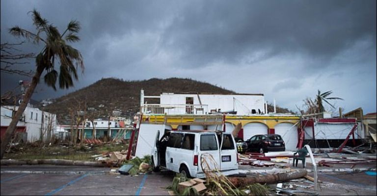 جانب من آثار إعصار إرما