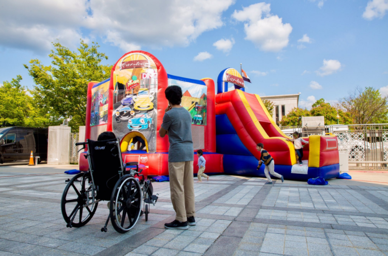 مأدبة غداء على شرف مواطني الإمارات في السفارة بواشنطن