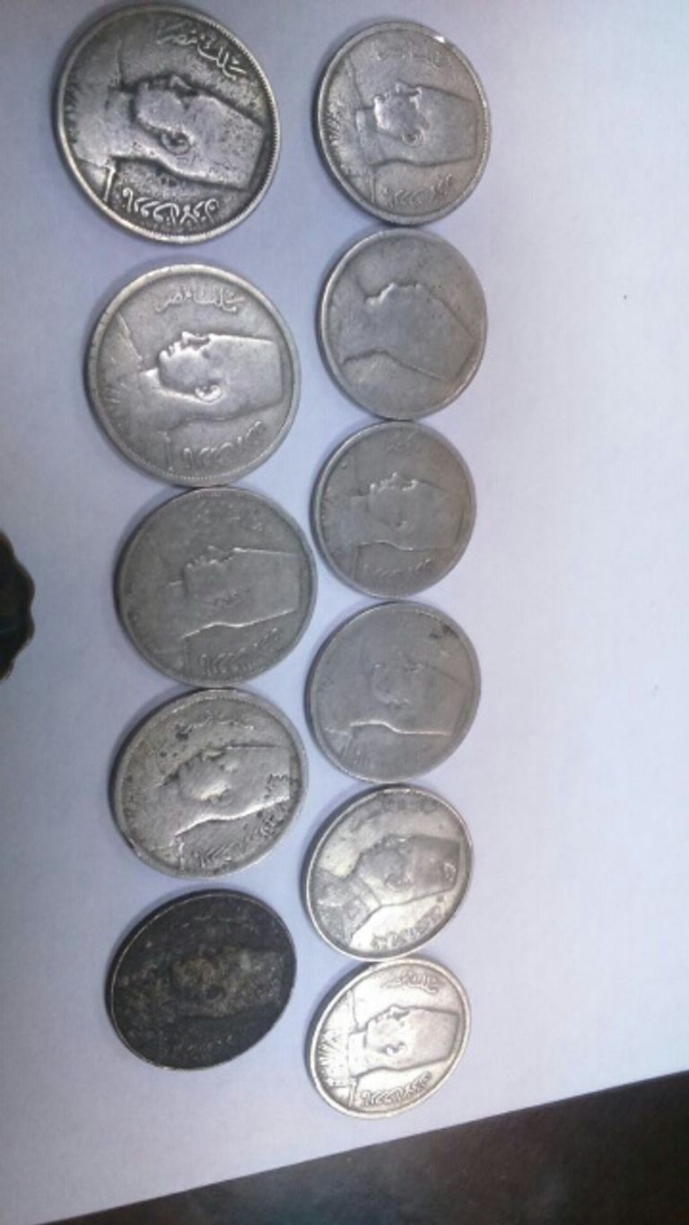 إحباط محاولة تهريب 21 عملة معدنية أثرية