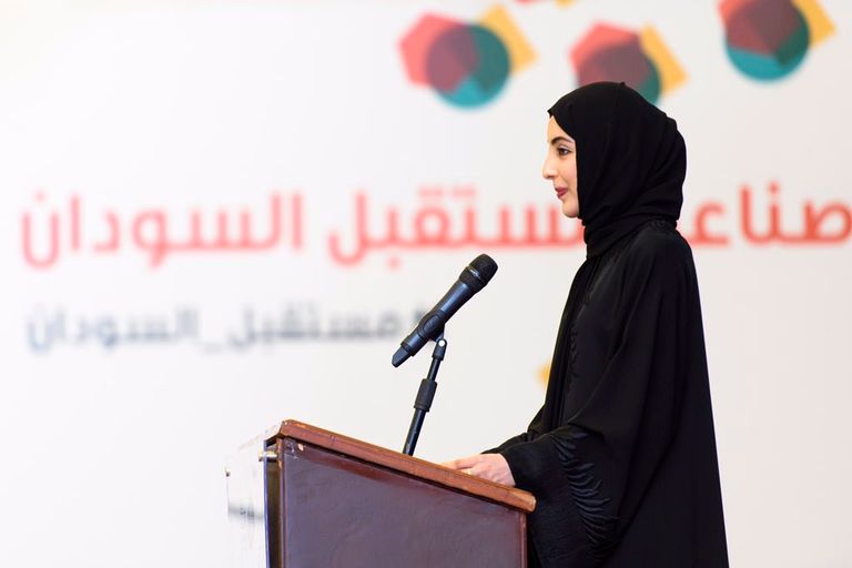 البشير والمزروعي خلال افتتاح المنتدى