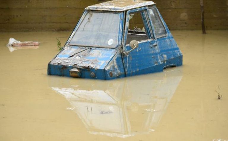 المنزل المغمور بالمياه