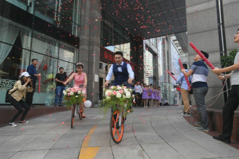 حفل زفاف بالدراجات في الصين
