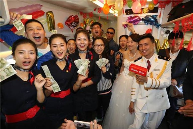 حفل زفاف بالدراجات في الصين