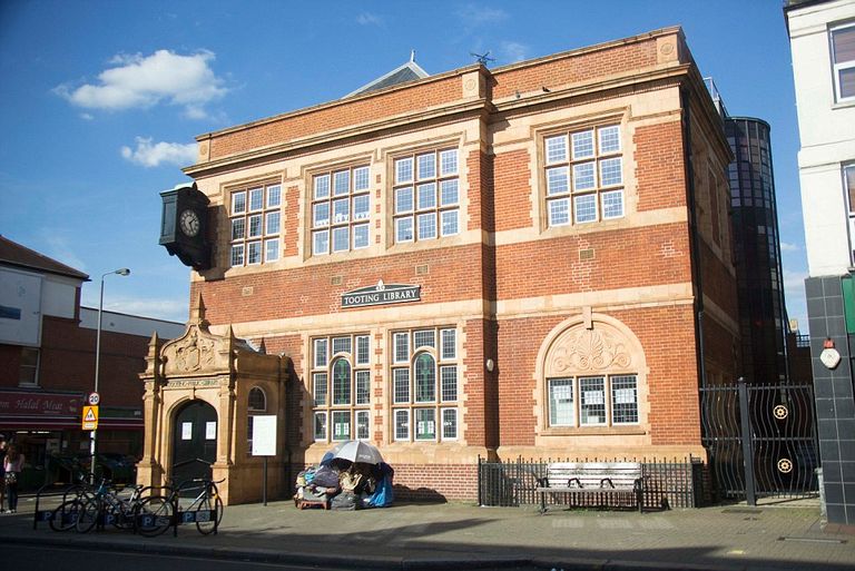 عائلة صومالية على الرصيف بلندن