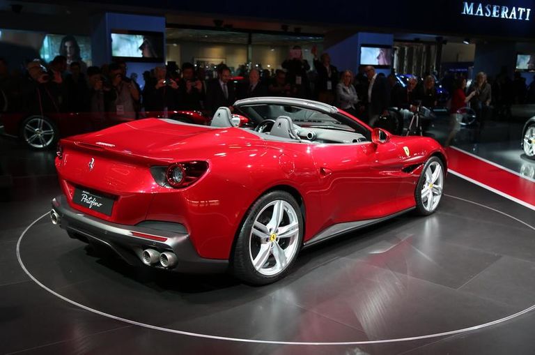 فيراري تكشف عن