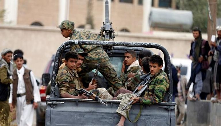 تجنيد الأطفال والطلاب إجباريا في صفوف الحوثيين بجبهات القتال