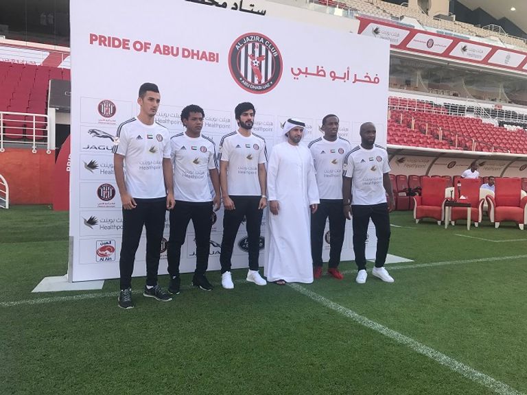 الجزيرة يقدم لاعبيه الجدد