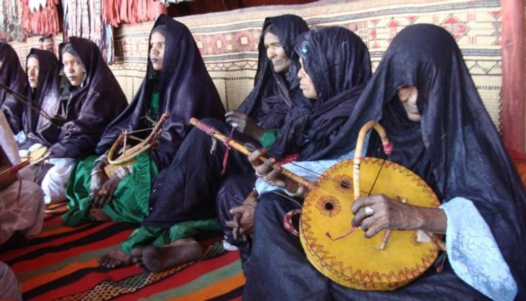 "الإمْزاد" و"القُمْبري".. آلات الفن الصحراوي الجزائري