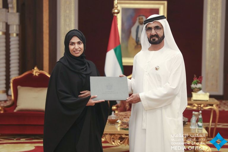 الشيخ محمد بن راشد مع خريجي الدفعة الأولى لـ