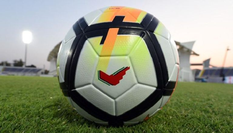 لجنة المحترفين الإماراتية تكشف عن الكرة الرسمية للدوري الإماراتي