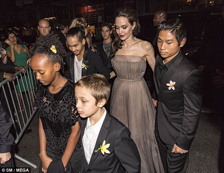 أنجلينا جولي في افتتاح الفيلم