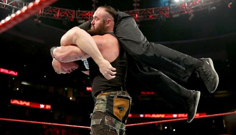 برون سترومان يهوي ببروك ليسنر على الأرض بقوة