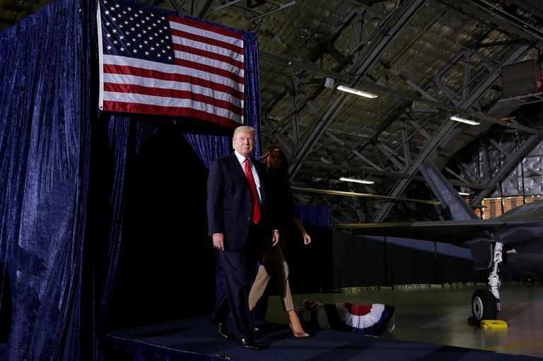 ترامب أثناء خطابه في قاعدة أندروز الجوية