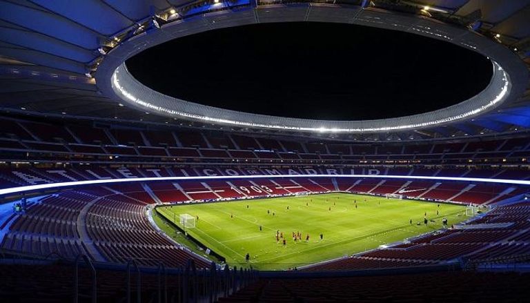 برشلونة يهنئ أتلتيكو على ملعبه الجديد