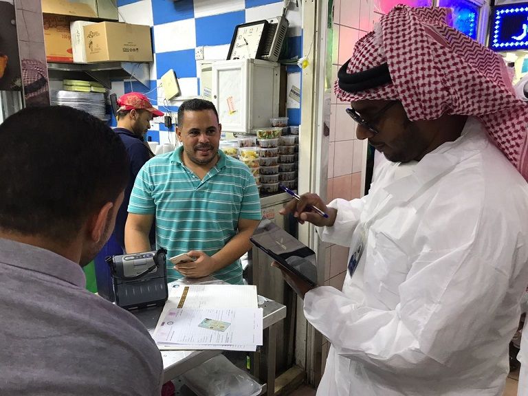 أبوظبي للرقابة الغذائية يفتش 120 منشأة خارج ساعات العمل