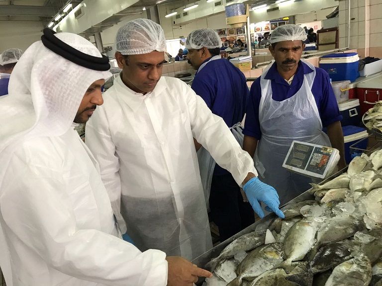 أبوظبي للرقابة الغذائية يفتش 120 منشأة خارج ساعات العمل