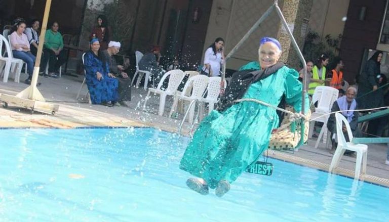 الألعاب المائية تعيد البسمة لمرضى ومسنين بصعيد مصر