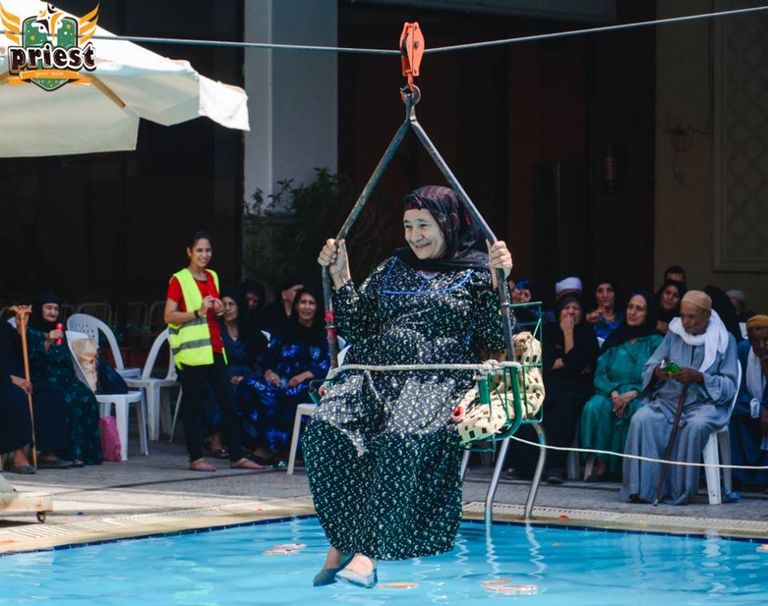 الألعاب المائية تعيد البسمة لمرضى ومسنين بصعيد مصر