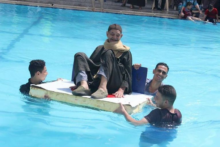 الألعاب المائية تعيد البسمة لمرضى ومسنين بصعيد مصر