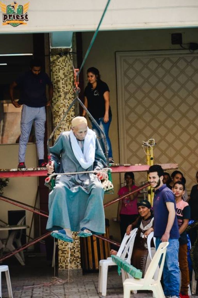 الألعاب المائية تعيد البسمة لمرضى ومسنين بصعيد مصر