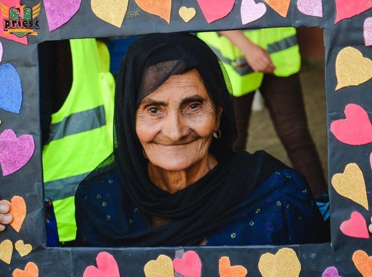 الألعاب المائية تعيد البسمة لمرضى ومسنين بصعيد مصر