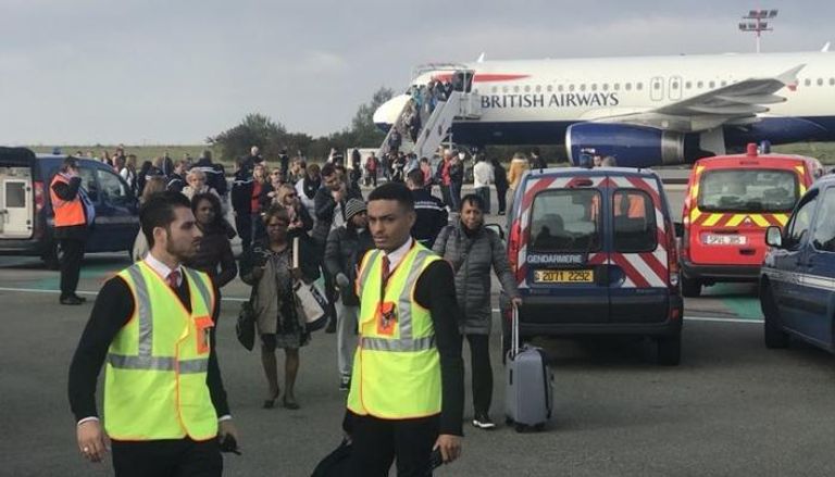 إجلاء ركاب طائرة بريطانية في مطار شارل ديجول
